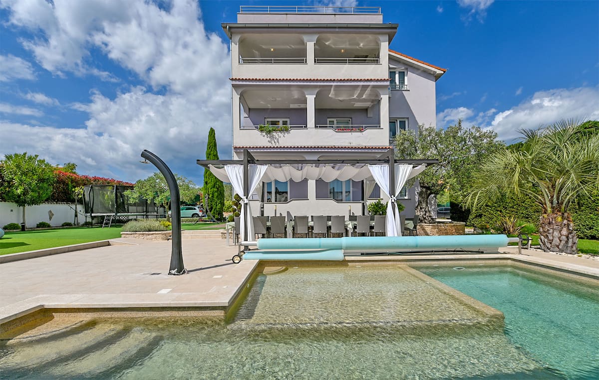 Villa with Pool